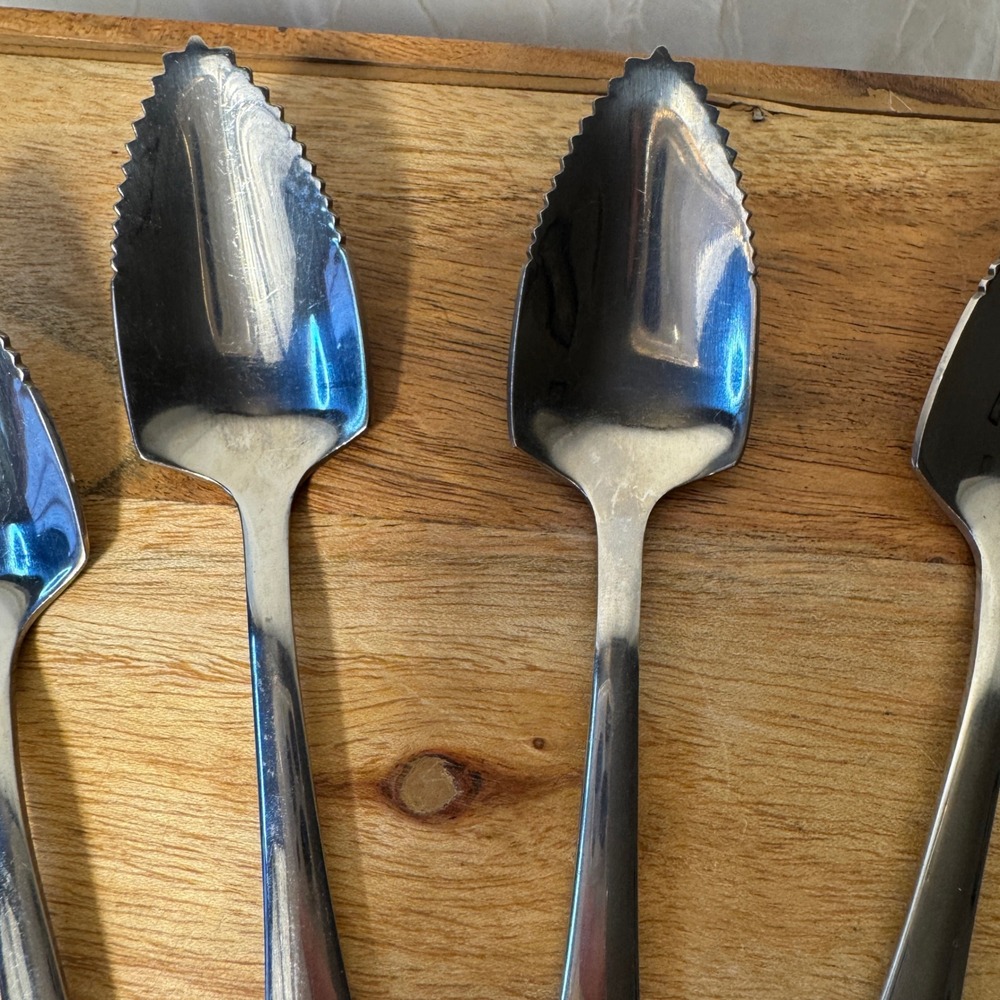 Grapefruit Spoons Silver Serrated Stainless Steel Set of 4 - Picture 2 of 4